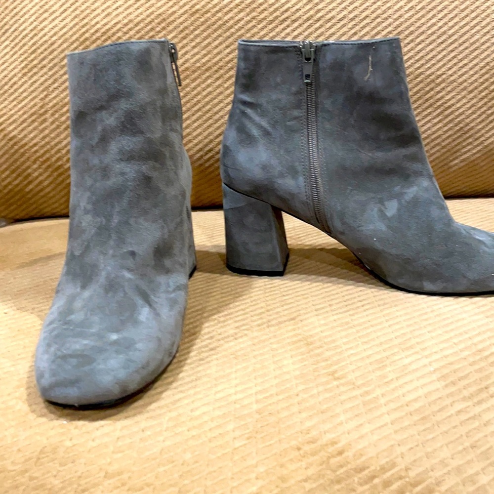 Bella Vita Gray Suede booties 8.5